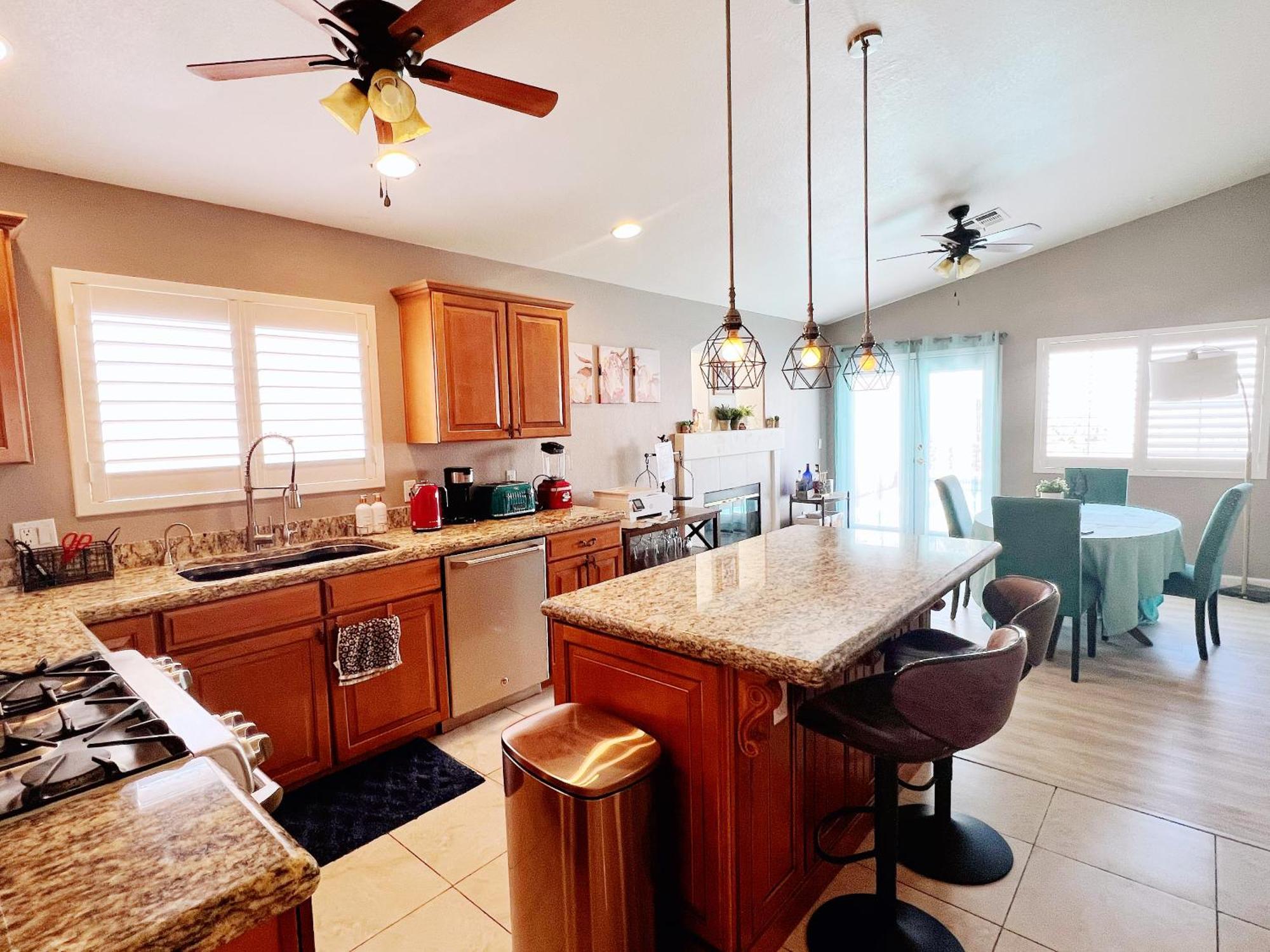 Amazing Heated Pool And Private Hot Tub 3Br In Heart Of Lv Villa Las Vegas Exterior photo